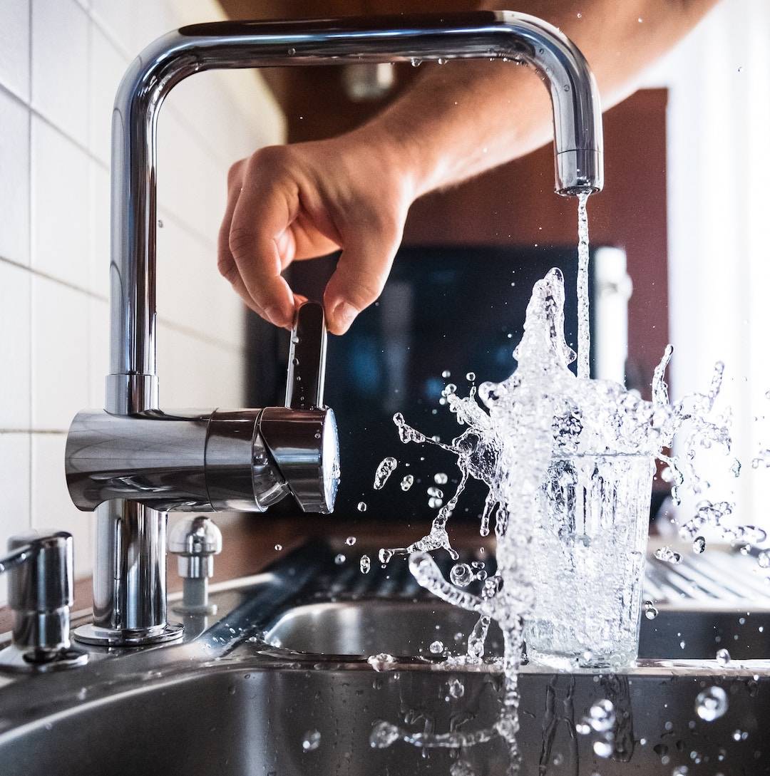 QUANTA ACQUA CONSUMIAMO IN ITALIA E NEL MONDO?